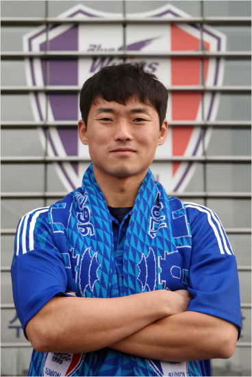 수원은포항에서13년간골문을지켰던베테랑골키퍼신화용을영입해최근불안했던뒷문을강화했다.(사진=수원삼성제공)