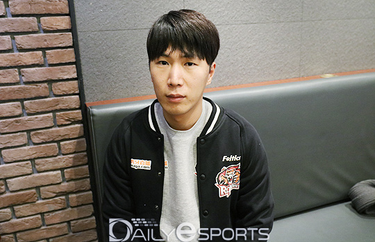 락스 타이거즈, 신혁 코치 영입