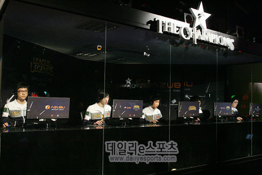 아주부 LoL 더 챔피언스 2012 스프링 개막전에 나선 MiG 프로스트.