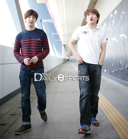 스타1 복귀 이후 처음으로 다전제 승부를 펼치는 이제동(왼쪽)과 이영호.