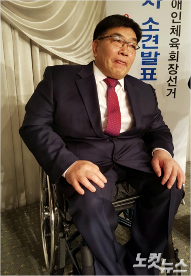 이명호전대한장애인체육회이천훈련원장은제4대장애인체육회장선거에서경기인출신최초로자앵인체육회의수장으로선출됐다.오해원기자