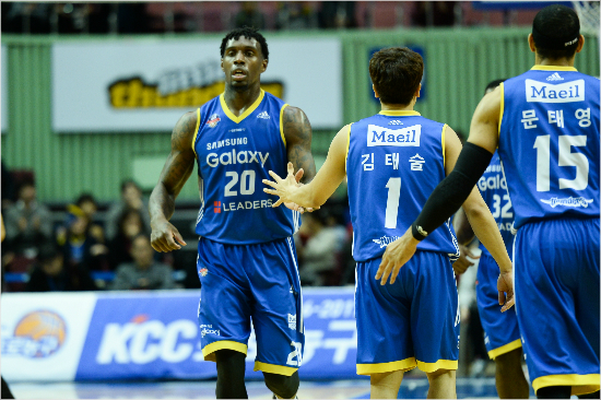 프로농구서울삼성의라틀리프와김태술,문태영(사진제공=KBL)