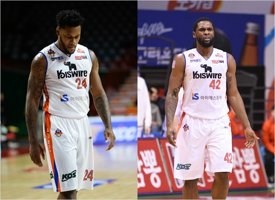 유도훈감독을고민하게만드는제임스켈리(왼쪽)와아이반아스카.(사진=KBL제공)