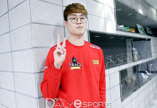 2017 시즌 1호 펜타킬을 달성한 bbq 올리버스의 미드 라이너 '템트' 강명구.