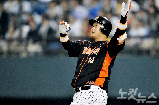 '어색하지않은유니폼!'이대호가친정팀롯데자이언츠로복귀했다.이대호를품은롯데는5년만에포스트시즌진출을노린다.(사진=자료사진)