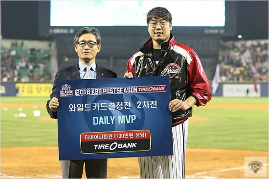 지난해주장역할과함께13승을거두며제몫을한공로로연봉이크게오른LG우완류제국.(자료사진=LG)