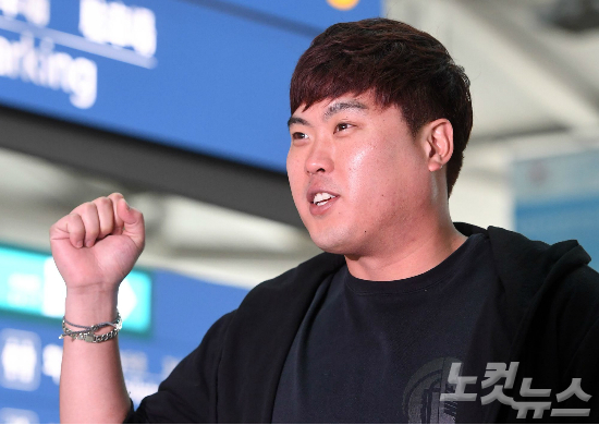 미국프로야구메이저리그(MLB)LA다저스의류현진이25일오후인천국제공항을통해출국하기전인터뷰를갖고있다.(사진=황진환기자)
