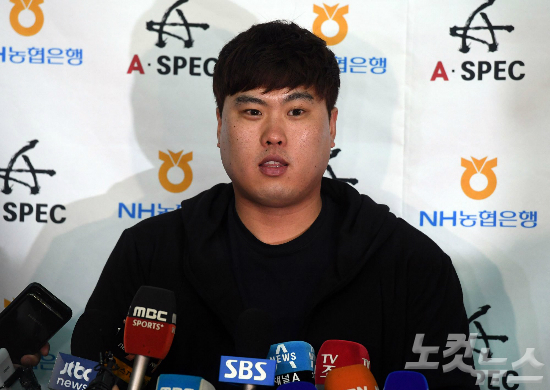 미국프로야구메이저리그(MLB)LA다저스의류현진이25일오후인천국제공항을통해출국하기전인터뷰를갖고있다.(사진=황진환기자)