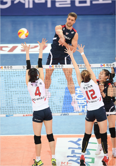 V-리그올스타전은그동안출전선수구성의변화는있었지만남녀성대결과다양한세리머니등비슷한내용이수년간계속됐다.(사진=한국배구연맹제공)