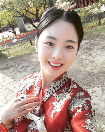 '피고인' 한지우, 고운 한복 자태 "행복한 설날 되세요"