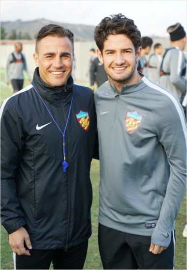 톈진취안젠의칸나바로감독(왼쪽)과파투.(사진=파비오칸나바로감독트위터)