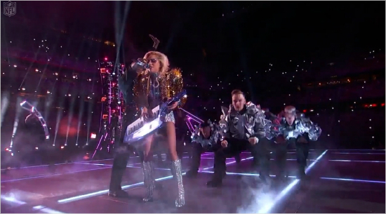 하프타임쇼를펼치는레이디가가.(사진=NFL홈페이지영상캡처)