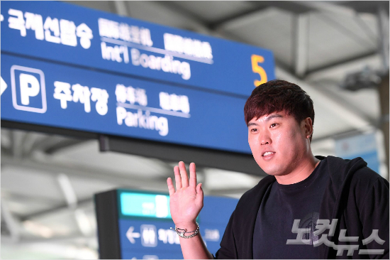 미국프로야구메이저리그(MLB)LA다저스의류현진이1월25일오후인천국제공항을통해출국하기전인터뷰를갖고있다(사진=노컷뉴스)