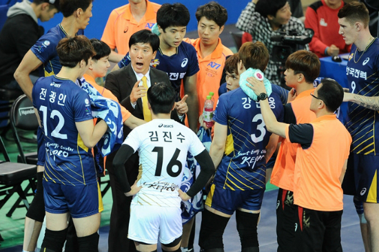 V-리그 덮친 '유니폼 사태'…실수와 무지가 만든 '촌극'