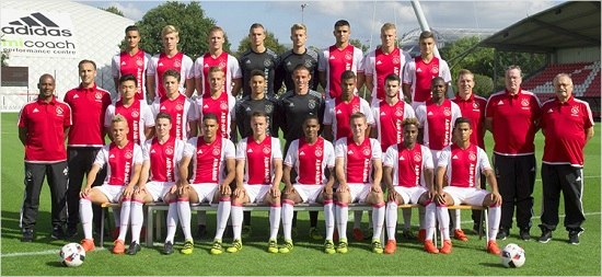 네덜란드명문클럽아약스의19세이하팀에서활약하는야스퍼테르하이데(가운데줄왼쪽첫번ㅉㅒ)는입양아로알려졌지만본인이아닌아버지가입양된것으로확인돼오는5월개막하는20세이하월드컵에한국대표로출전이무산됐다.(사진=아약스공식홈페이지갈무리)