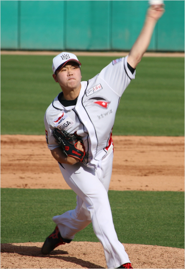 kt좌완심재민이17일(한국시각)미국애리조나에서열린네덜란드와평가전에서역투를펼치고있다.(투산=kt)
