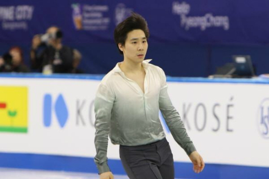 2017국제빙상경기연맹4대륙피겨스케이팅선수권대회에참가한이준형은19일열린프리스케이팅에서경기장에떨어진이물질로인해연기를제대로펼치지못했다.(사진=평창동계올림픽조직위제공)