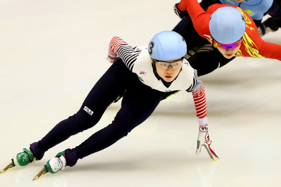 한국여자쇼트트랙간판스타심석희가21일열린2017삿포로동계아시안게임500m결승에서중국판커신의반칙으로금메달사냥에실패했다.(사진=평창동계올림픽조직위원회제공)