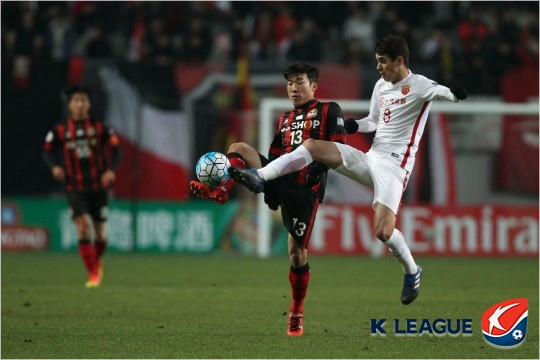 잉글랜드프리미어리그첼시FC에서활약하던브라질국가대표오스카는900억원에가까운엄청난이적료와300억원의연봉에중국슈퍼리그로활동무대를옮겼다.(사진=한국프로축구연맹제공)