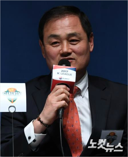 강원FC최윤겸감독.(이한형기자)