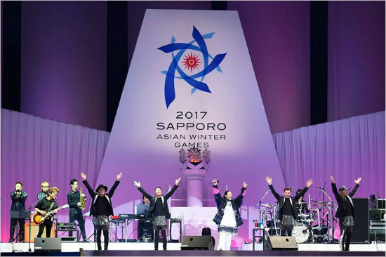 '평창은어떻게?'지난19일개막해26일막을내린삿포로동계아시안게임은일부미비점에대한지적에도저비용고효율운영을보였다는평가다.사진은지난19일개막식때축하공연모습.(사진=삿포로조직위원회)