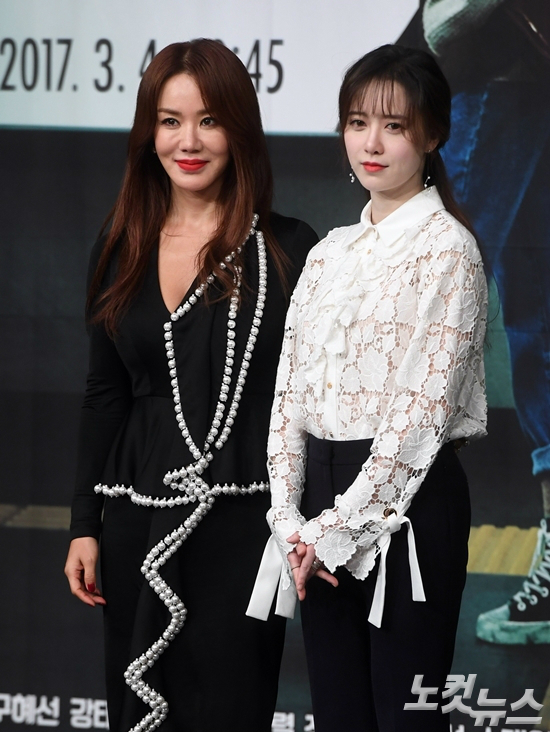 MBC새주말드라마'당신은너무합니다'에서각각유지나와정해당역을맡은엄정화와구혜선(사진=황진환기자)