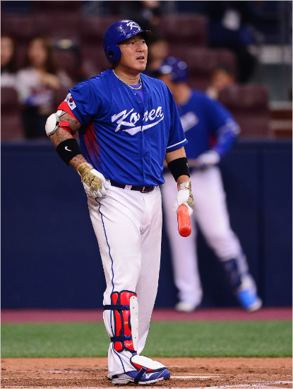 '첫태극마크의부담감'WBC야구대표팀은2일상무와평가전에서1-4역전패를당하며투타에불안감을노출했다.특히첫성인국가대표로발탁된최형우(사진)는최근평가전17타수무안타에허덕여부담감을드러내고있다.(자료사진=KIA)