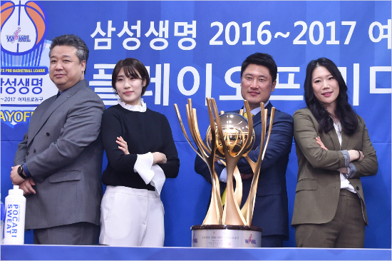 플레이오프에서만나는삼성생명임근배감독(왼쪽부터)과박하나,KB스타즈안덕수감독과강아정.(사진=WKBL제공)