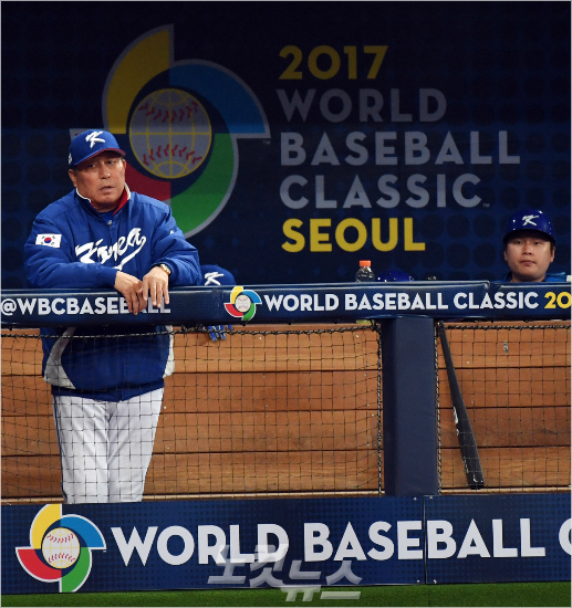 '국민감독도망연자실'WBC한국대표팀김인식감독이7일오후서울고척스카이돔에서열린'2017월드베이스볼클래식서울라운드'네덜란드와2차전패배가짙어지자실망한표정을짓는모습.(고척=황진환기자)