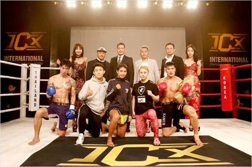 쇼케이스행사에참가한프로모터들과선수들(상단왼쪽두번째부터토니첸(중국),심찬구,나리트(태국),이토타카시(일본),하단은왼쪽부터나가마타카키(일본),김동수,수파랏(태국),이지원,노재길.사진=스포티즌제공