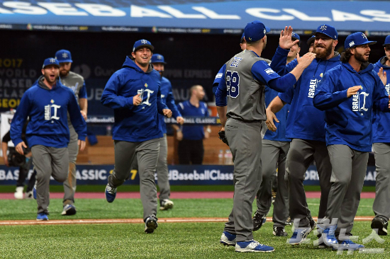 6일오후서울고척스카이돔에서열린'2017WBC서울라운드'개막전한국과의경기에서연장10회까지접전끝에2대1로승리한이스라엘대표팀선수들이환호하는모습.(사진=황진환기자)