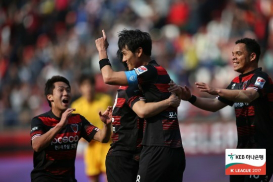 포항스틸러스의양동현이12일포항스틸야드에서열린광주FC와'KEB하나은행K리그클래식'2라운드에서멀티골을터트리며팀에승리를견인했다.(사진=한국프로축구연맹제공)