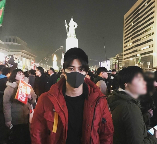 12일올라온촛불집회인증샷(사진=김지훈인스타그램)