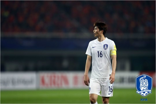 축구대표팀의주장기성용은월드컵을향한선수들의안일한정신상태를지적하며선수뿐아니라코칭스태프역시분명한'변화'가필요하다고목소리를높였다.(사진=대한축구협회제공)