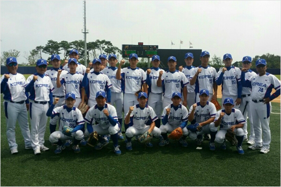 제11회아시아청소년야구대회에서오심속에아쉽게대회2연패가무산된한국대표팀.그러나값진3위를거둔대표팀은4년뒤도쿄올림픽등다음대회를기약했다.(자료사진=대한야구협회)