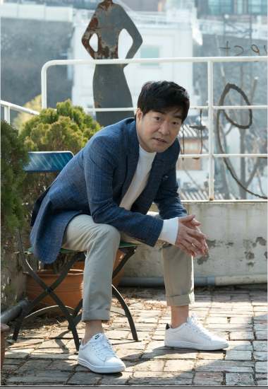 영화'보통사람'에서형사성진역을맡은배우손현주.(사진=오퍼스픽쳐스제공)