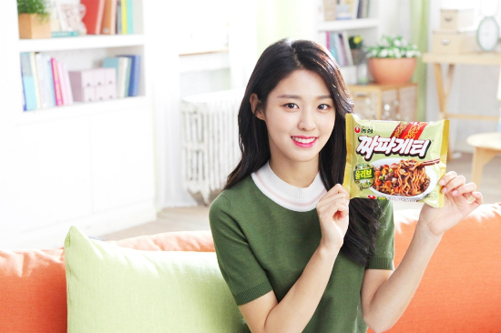 ‘CF 퀸’ 설현, 짜장라면 광고 모델 발탁