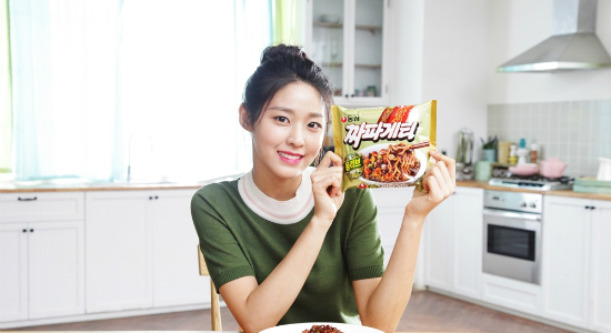 ‘CF 퀸’ 설현, 짜장라면 광고 모델 발탁