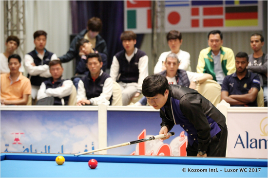 2017룩소르3쿠션월드컵에서조명우가라인을읽는모습.(사진=코줌코리아)