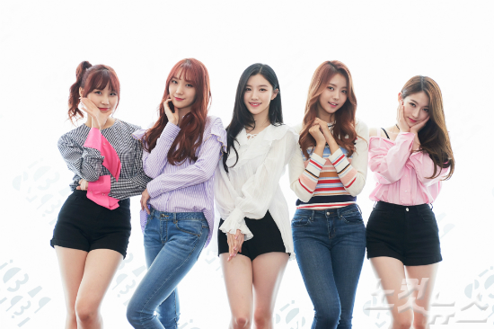 (왼쪽부터)예하나,로아,시연,나영,레나