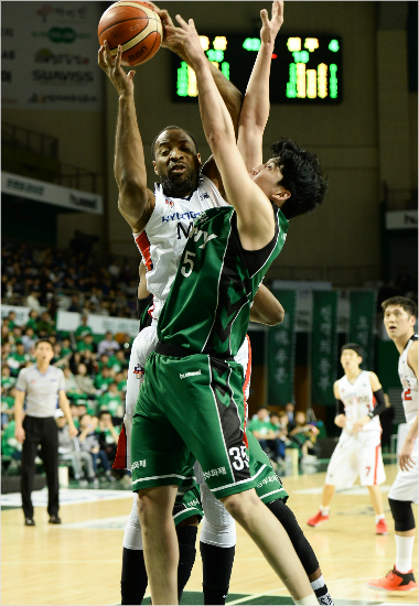 "허버트힐,kt때만큼해줘."모비스의4강플레이오프숙제로남은허버트힐.(사진=KBL제공)