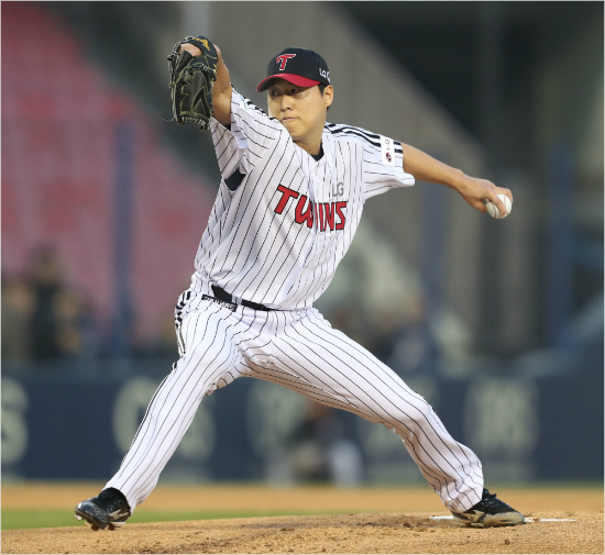 LG차우찬이4일삼성과홈개막전에서힘차게투구하고있다.(잠실=LG)