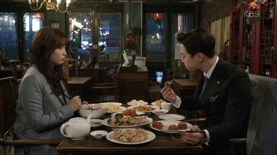 이준호가맡은'서율'역은굉장한식탐을지닌캐릭터였다.먹방을잘한다는이유로서율에게는'먹소'(먹방소시오패스)라는애칭도붙었다.(사진='김과장'캡처)
