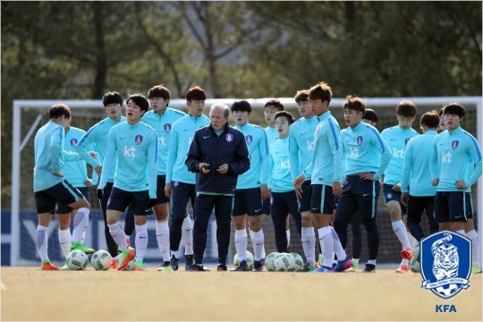 국제축구연맹(FIFA)20세이하월드컵을앞둔'신태용호'는브라질출신루이스플라비우피지컬코치의지도로선수들의체력강화에나섰다.(사진=대한축구협회제공)