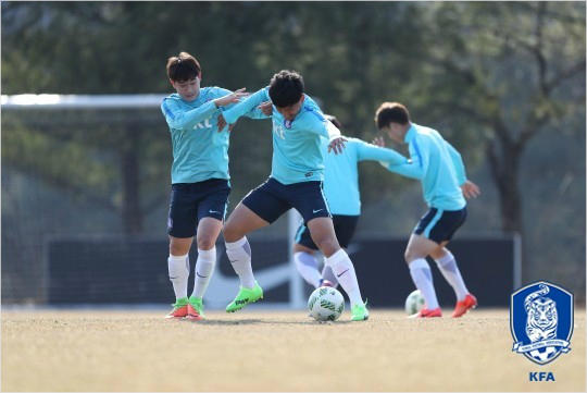 U-20축구대표팀선수들은소집첫날부터예정된2시간을훌쩍넘겨진행된훈련에도밝은표정을잃지않았다.(사진=대한축구협회제공)