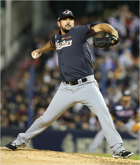 올시즌개막전에서6이닝비자책쾌투에도패전을안은한화카를로스비야누에바.(자료사진=한화)