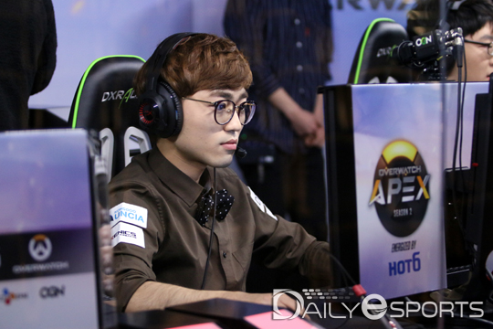 기타리스트에서 프로게이머로…. 4차원의 매력이 가득한 콩두 운시아 'DNCE' 김세용