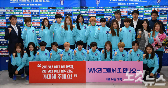 윤덕여감독과여자축구대표팀으냉각되는북한과국제정세속에서도사상첫평양원정에서값진2018아시아축구연맹여자아시안컵본선출전권을손에넣었다.박종민기자