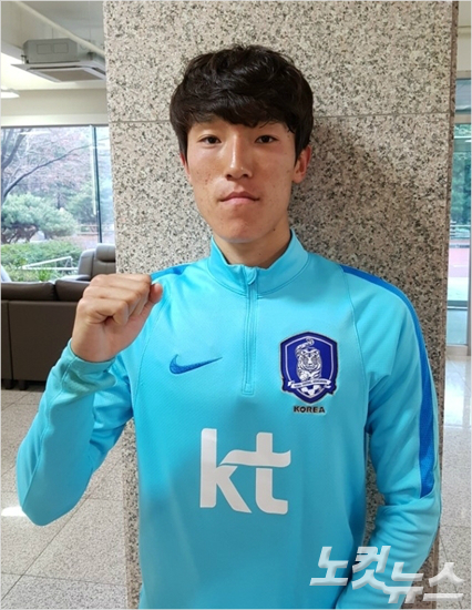 힘겹게'신태용호'에다시합류한측면자원김진야는20세이하월드컵에서자신의기량을마음껏뽐내고싶다는각오를감추지않았다.파주=오해원기자