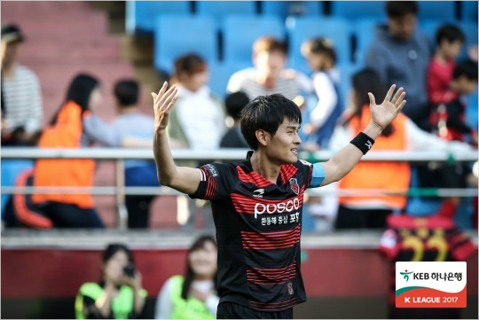 "올해최고공격수는나야."포항공격을이끌고있는양동현.(사진=한국프로축구연맹제공)